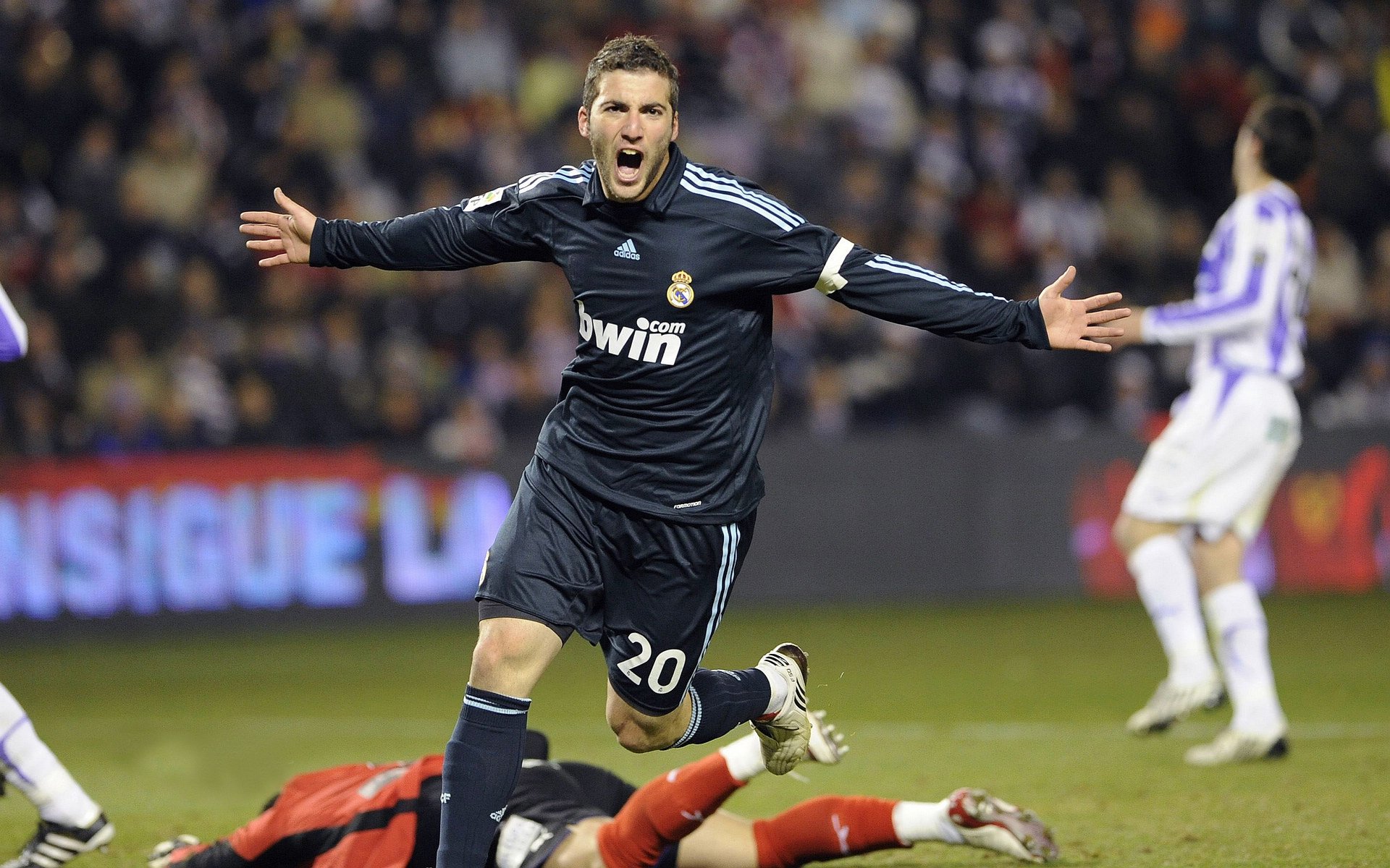 天空漂浮气球赛，梦幻般的视觉盛宴，天空飘的气球叫什么