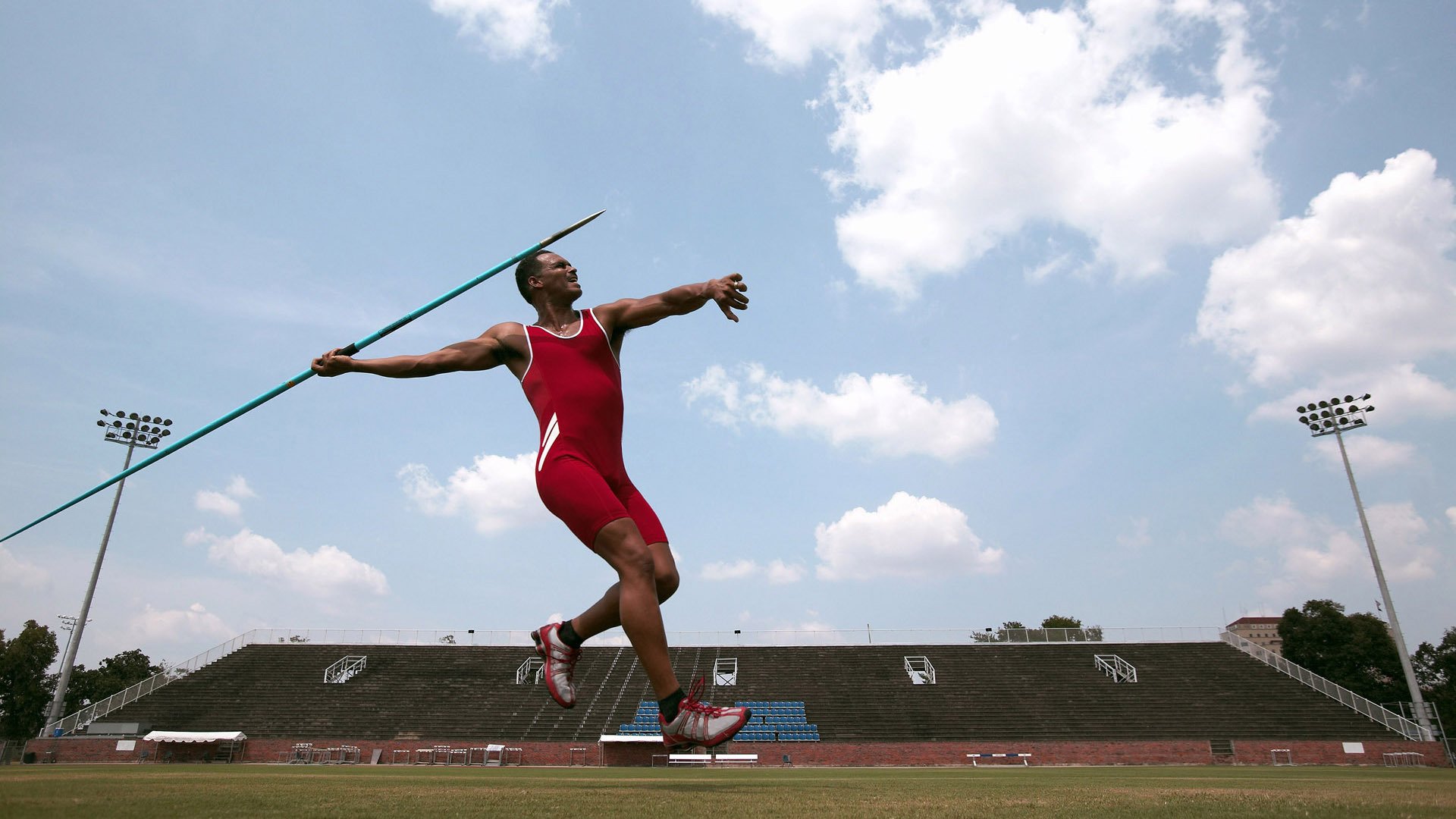 特色篮球主题展在全国巡展，弘扬中国运动精神，篮球主题展板