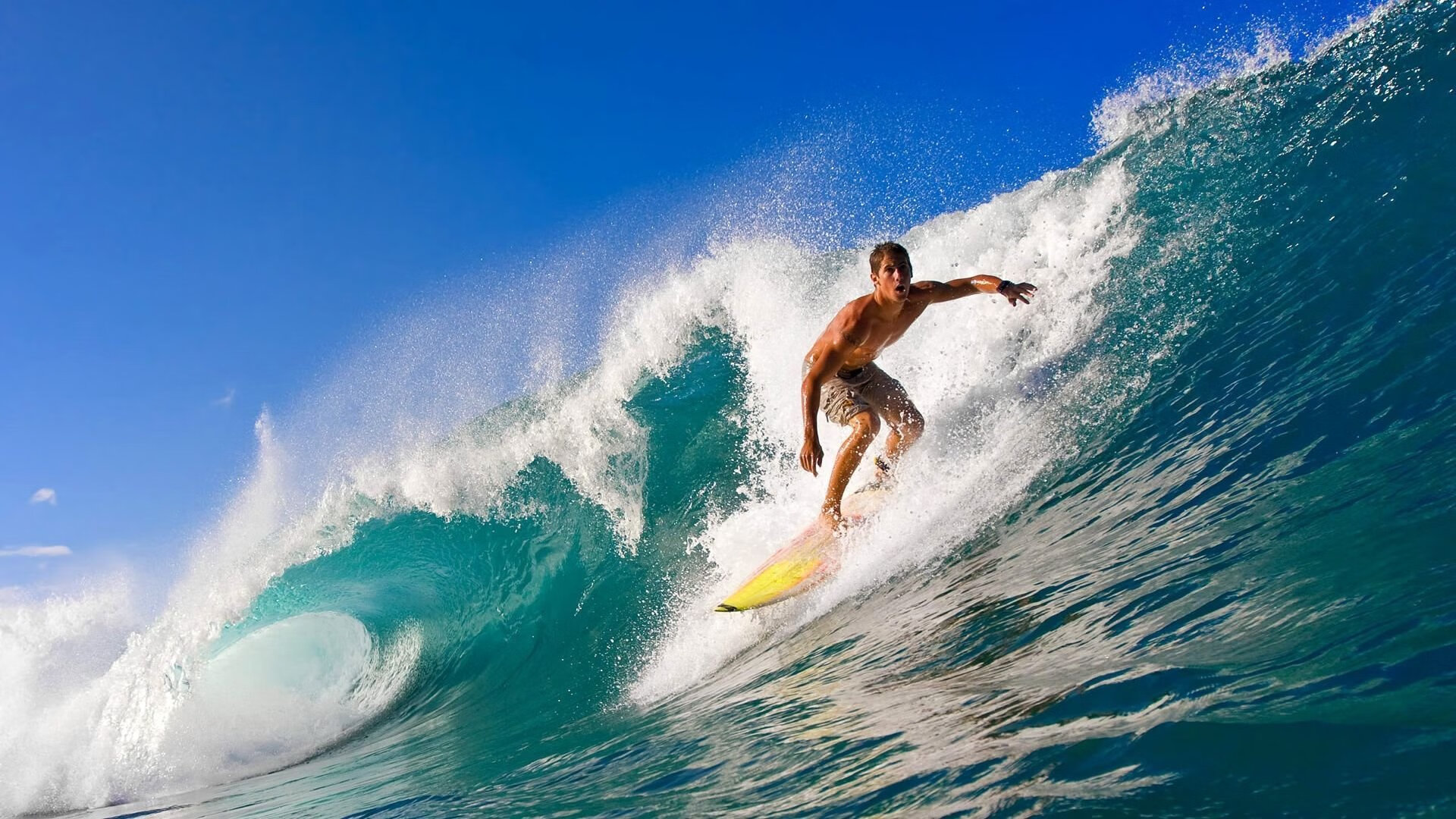 西班牙骑手路易斯·佩德罗·比拉本在美国奥卡拉大奖赛中夺冠，展现出色骑术。